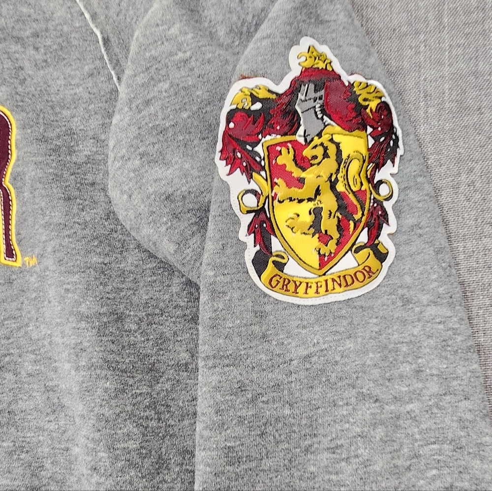 Universal Studios Harry Potter Gryffindor Spell Out Crew Neck - Picture 3 of 8